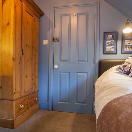 Hill View House Bed & Breakfast Dartmouth Bagian luar foto