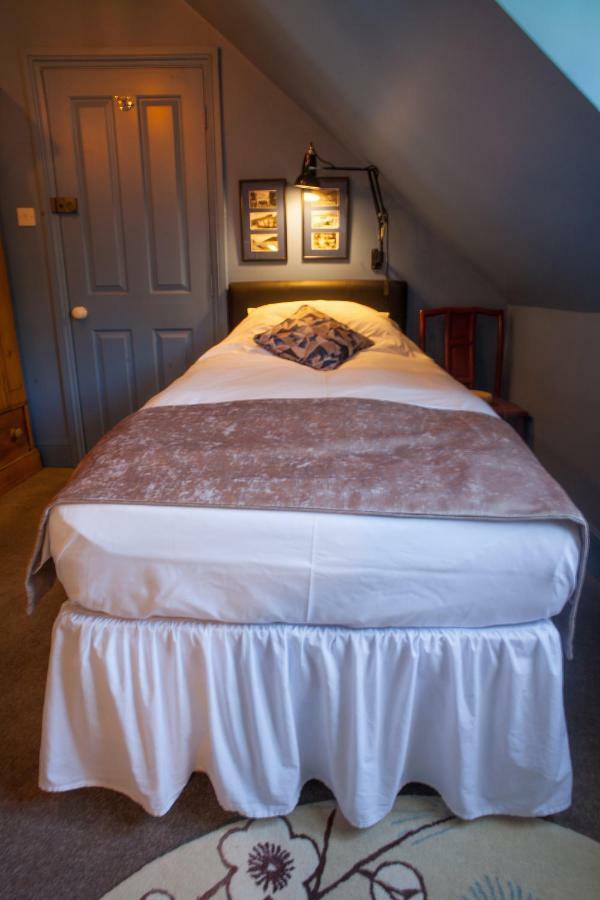 Hill View House Bed & Breakfast Dartmouth Bagian luar foto